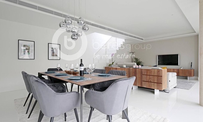 Sant Gervasi Condominio | Exclusivo ático con piscina y terraza privada, bien ubicado para vivir la ciudad