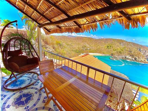 Puerto Ángel Villa | Exclusivo Bungalow frente a la playa, alberca nueva con vista infinita al mar, 8 hermosas playas cercanas, terraza con cama de playa y espectacular vista al océano pacífico! Nómadas digitales Starlink WiFi 203 mbps