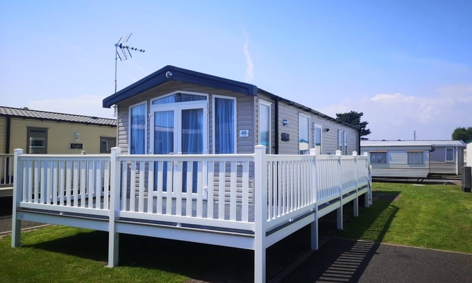 Walton on the Naze Casa | Exec Spec Holiday Home 5 minute walk from sandy beach