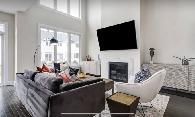 Carleton Place Casa | Executive 4 bedroom Corner Home in Carleton Place w/ Great Amenities