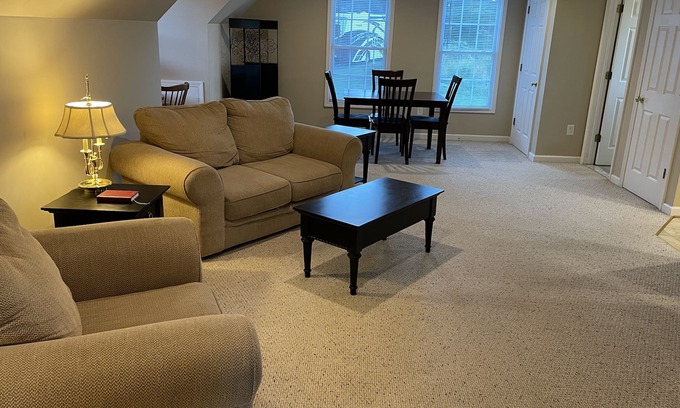 Gaithersburg Apartamento | Executive Apartment On Private Estate -Organic Farming - Eggs ,Meats & More