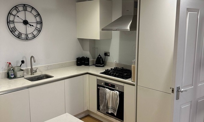 Epsom Apartamento | Executive Apartment in sought after Surrey Town. Pet Friendly