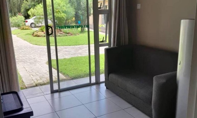 Harare Apartamento | Executive Apartment With 2 Beds Air-con and Kitchenette - 2073