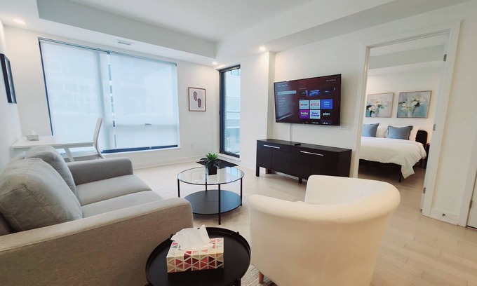 Byward Market - Parliament Hill Condominio | Executive condo- 4 min walk to Paliament- 4 months minimum- Available Aug 1.2025