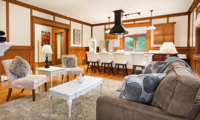 South Central Condominio | Elegancia ejecutiva cerca del lago