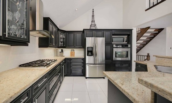 Barrie Casa | Executive high end home with Backyard Oasis!