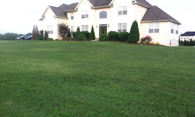 Swedesboro Casa | Executive Home 6,000 SQFT With Theatre Room And Large Yard