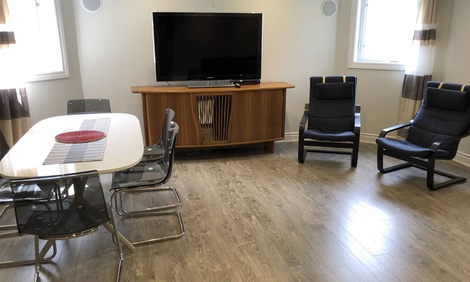 Meadowvale Village Casa | Ejecutivo independiente acogedor sótano apartamento con 2 dormitorios, 2 WR, cocina, sofá cama
