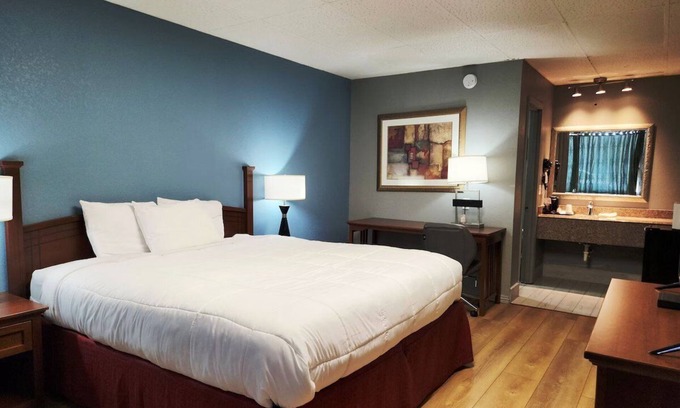 Mena Hotel | Executive Inn By OYO Queenville Mena