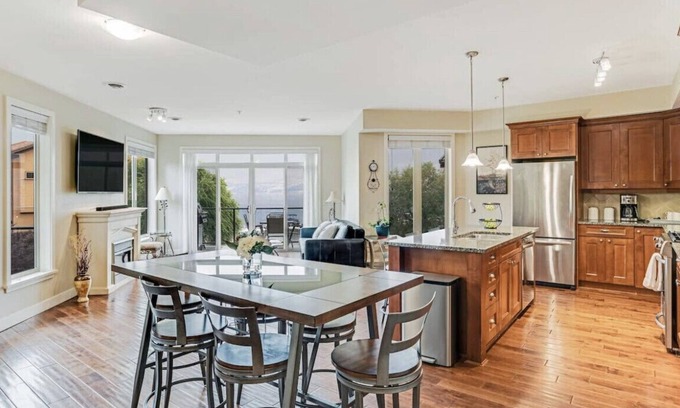 Westbank Condominio | Executive Lakeview Suite, 3 King Bedrooms 2 Baths, 2 Private Patios
