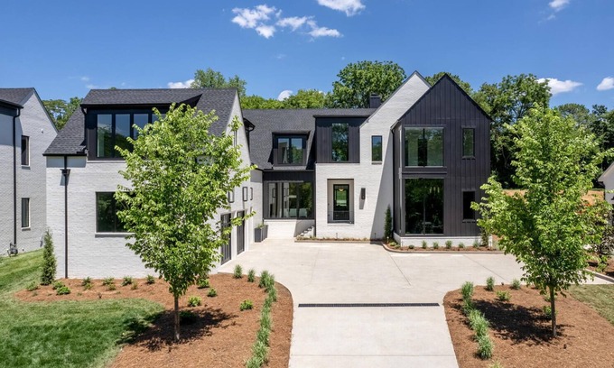 Green Hills Casa | Executive Luxury Home convenient to everything!