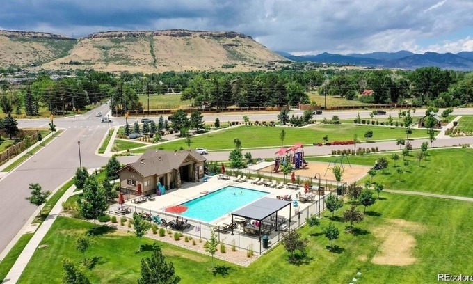 Golden Casa | Executive modern home - great for families