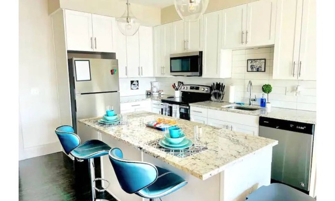 Clayton-Tamm Apartamento | Executive Rental- Garage Parking- King Bed (319)