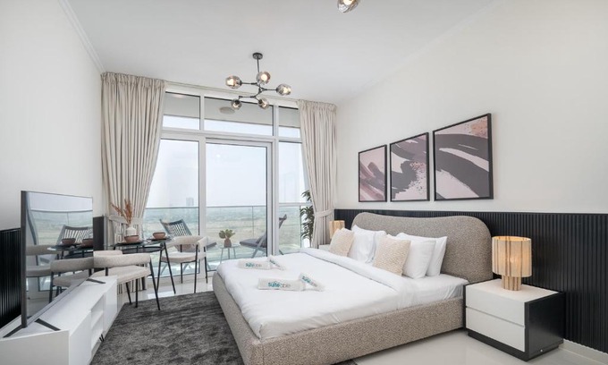 Dubai Apartamento | Executive Studio in Damac Hills by Suiteable