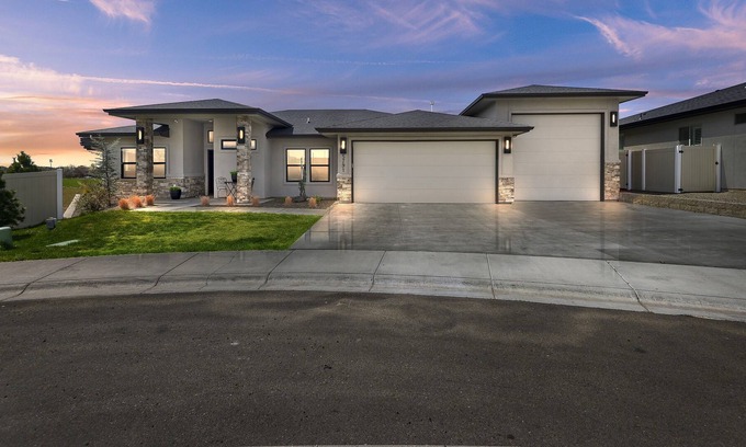 Southwest Ada County Alliance Casa | Executive Suite Home w Easy Freeway Access