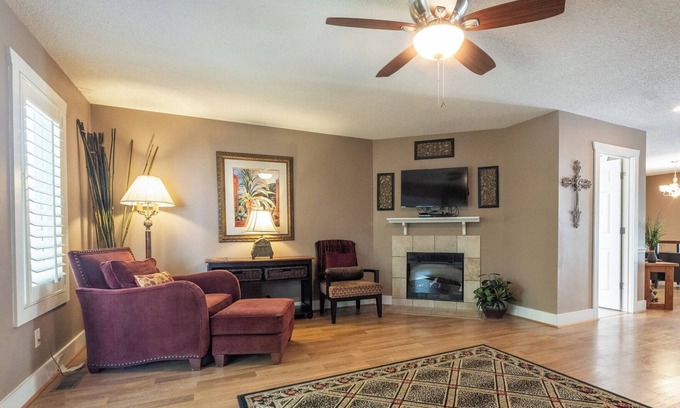 Grand Rivers Condominio | Executive Two Bedroom Pond View Condo