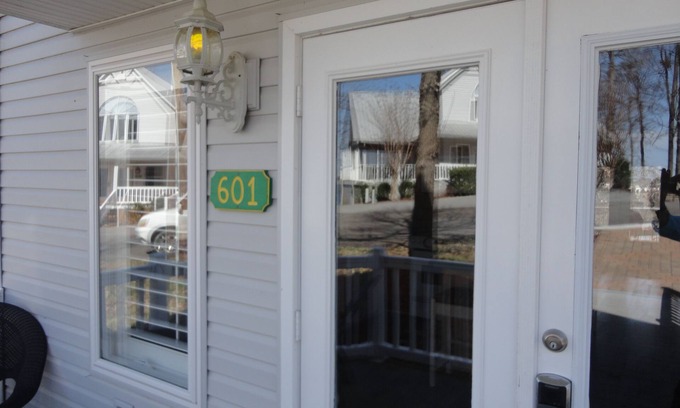 Grand Rivers Condominio | Executive Two Bedroom Pond View Condo