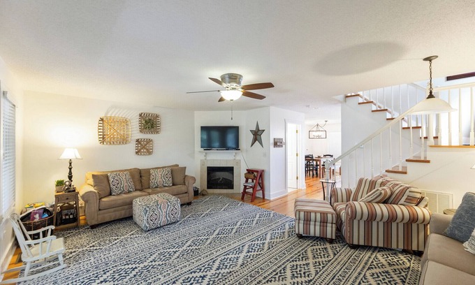 Grand Rivers Condominio | Executive Two Bedroom Pond View Condo