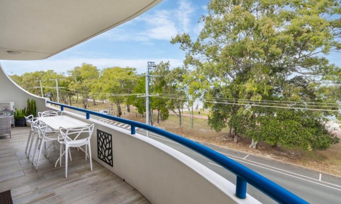 Bongaree Casa | Executive Unit In The Treetops