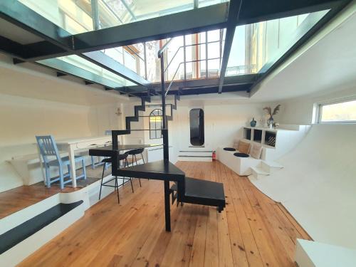 Le Port-Marly Alquiler De Eote | EXIGEHOME - Péniche 120 m2 en bord de Seine calme et verdoyant