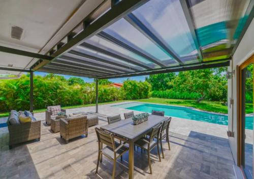 Coral Terrace Apartamento | Exotic 4 Bedroom House With Pool