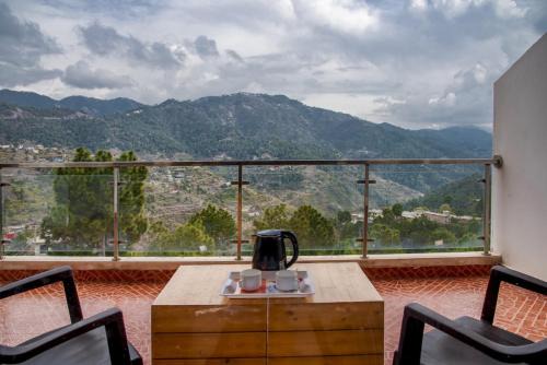 Dharampur Apartamento | Exotic Stays I 2 BHK Serviced Apartments I Mountain View I The Western Heights I Kasauli
