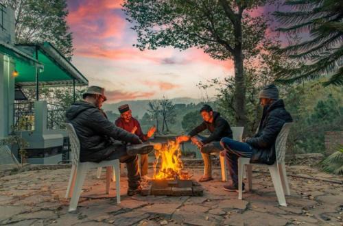 Dharampur Apartamento | Exotic Stays I The Mesmerizing View I Serviced Apartments I Open Air Pvt Lawn I Peacefull Area I Family Accomodation I Kasauli