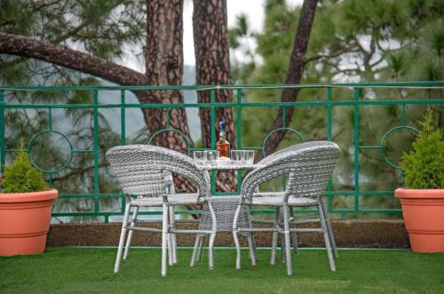 Dharampur Apartamento | Exotic Stays I The Woods View I Memorable I Open Air Lawn & Roof top I Bonfire I Nature Walk I Serviced Apartments I Kasauli