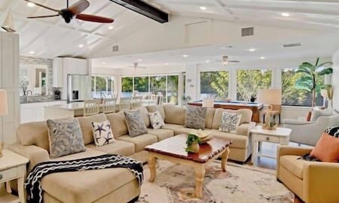 Fort Myers Casa | Exotic Water Front Getaway! Sleeps 14