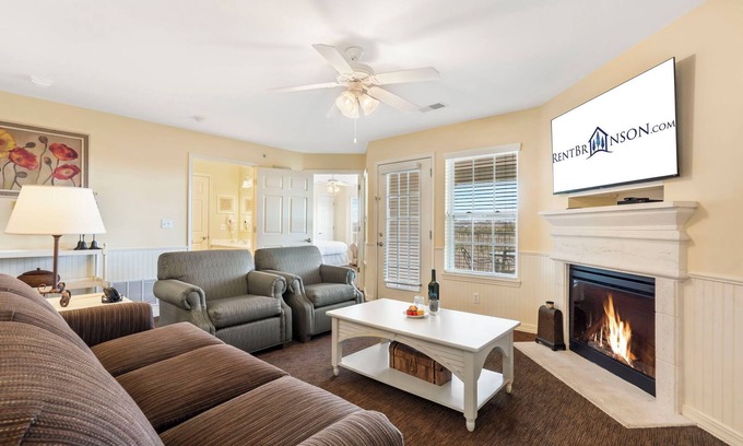 Kimberling City Condominio | Expansive Condo w Table Rock Lake Access-Free Attraction Tickets-Mini Golf-Cmty Pool-Pickleball