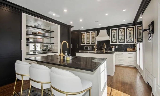Beachwood Casa | Expansive, Elegant Escape with Soulful Touches and Serene Vibes