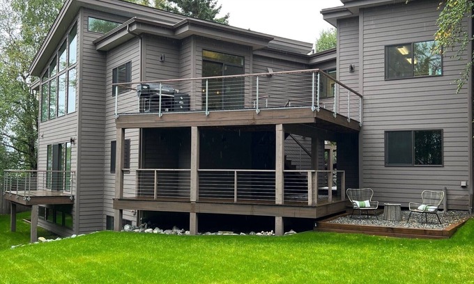 North Star Casa | Expansive Executive Home Westchester Lagoon