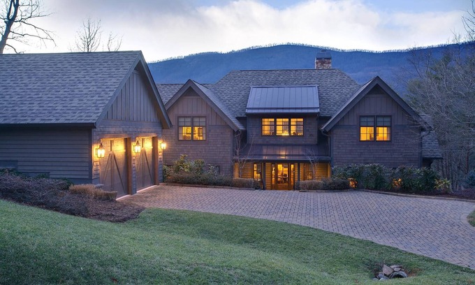 Mill Spring Casa | Expansive Golf Resort Home with Mountain Views - Family Friendly