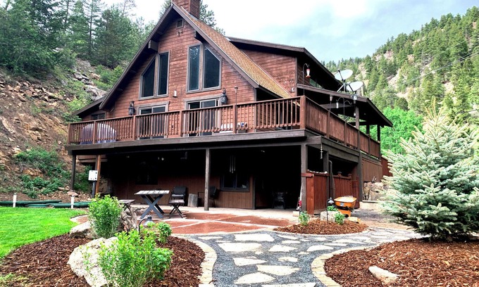 Idaho Springs Casa | Retiro de montaña expansivo: aislado pero accesible: ducha de vapor, bañeras, naturaleza