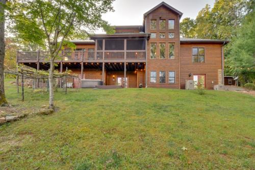 Ellijay Casa | Expansive Mtn-View Ellijay Cabin Private Hot Tub