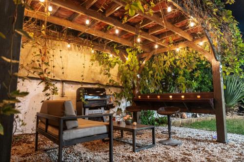 Bucana Casa | Expansive Paradise with Private Jacuzzi and Tropical Patio