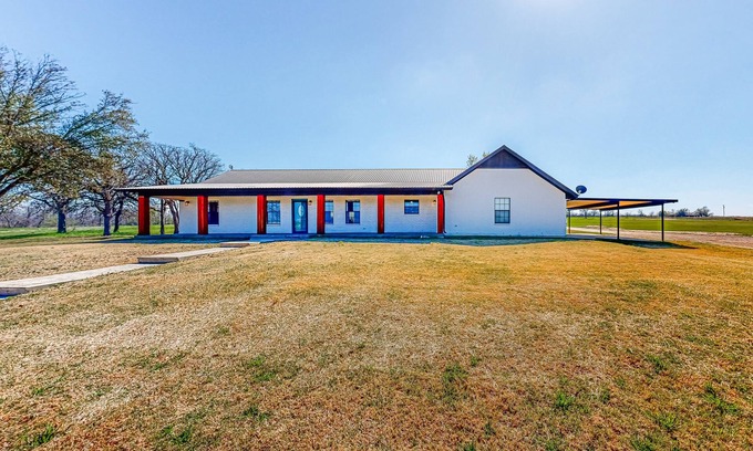 Cameron Casa | Expansive property with pond, pool, fireplace & pool table - dog-friendly