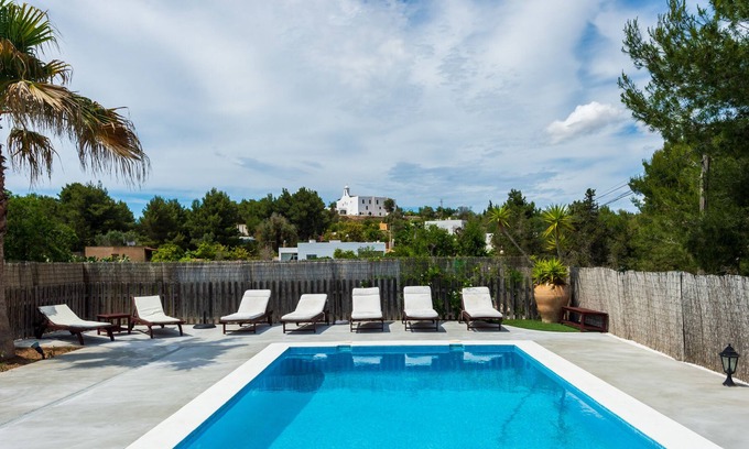Sant Rafael de Sa Creu Chalet De Esquí | Expectacular villa con gran jardín y piscina