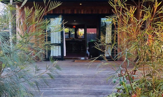 Callala Bay Casa | Experience a 70s era Australian beach cottage getaway