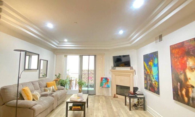Studio City Condominio | Experience beautiful Studio City in the center of restaurants and shopping