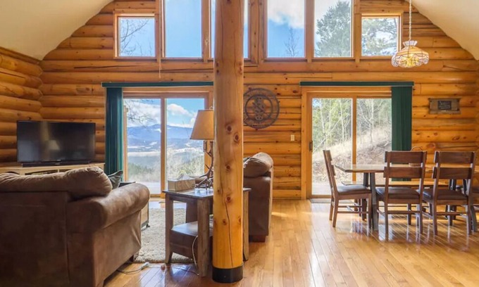 Black Hawk Cabina | ¡Experimenta Colorado! Hermosa cabaña de madera rodeada de pinos y álamos