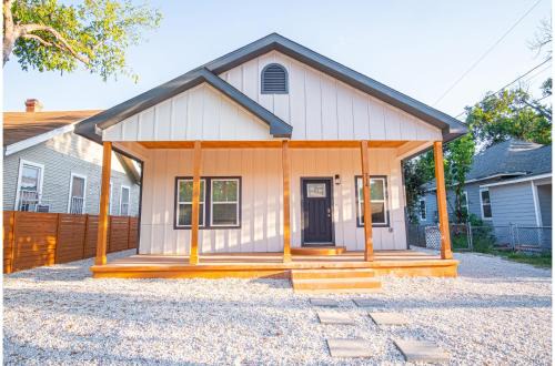 Denver Heights Casa | Experience Convenience w 4BR3BA Near Alamodome