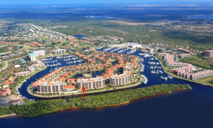 Burnt Store Marina Condominio | Experimente la vida costera frente al golfo @ Grande Isles III en Prosperity Point