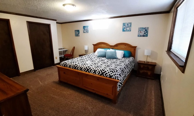 Hudson Casa | Experience Hudson charm in our spacious 3-bedroom retreat