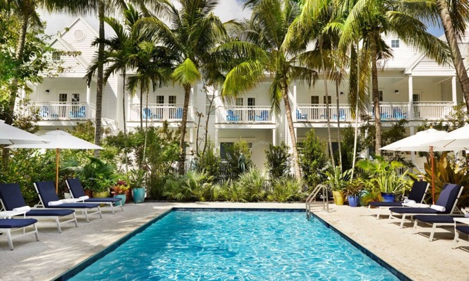 Key West Hotel | Experience Key West w/ Poolside Bar, Private Terraces & Free Shuttle Service!