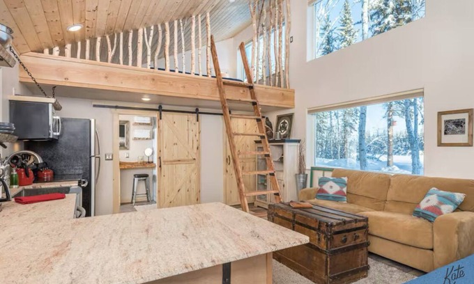 Badger Cabina | Experience Lakeside Cabin Living in North Pole, Alaska!