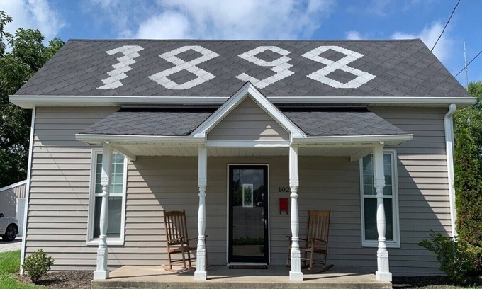 Fortville Casa | Experience life at 1898 Fortville House! Only 8 miles from Ruoff Music Center!
