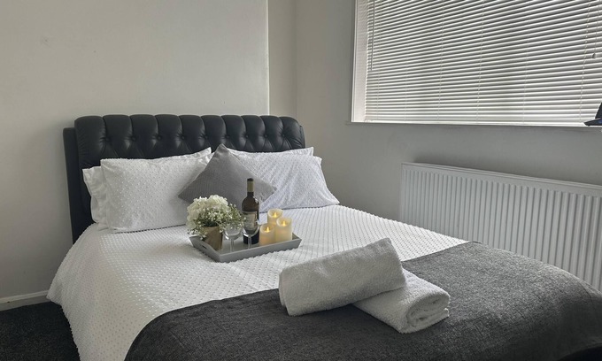 Downham Casa | Experience London with Easy