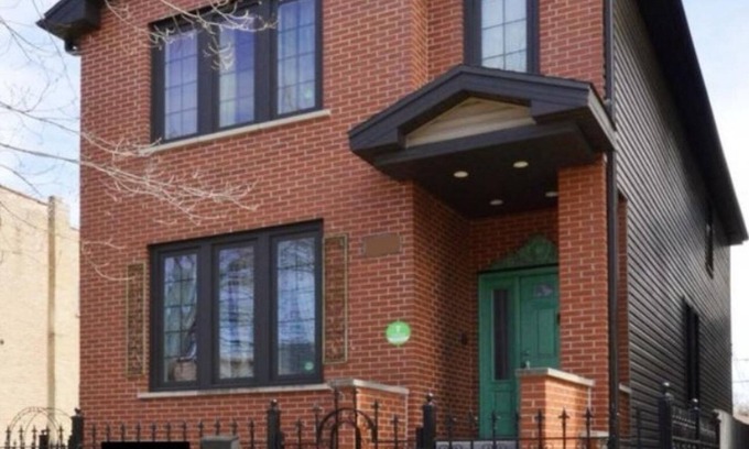 Irving Park Casa | Experience Luxury and Comfort in Chicago - 4bd/4ba House