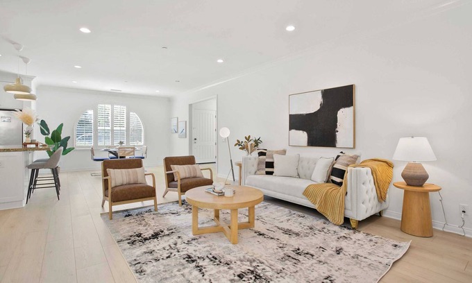 Woodbury Casa | Experience Luxury Living at Hanging Garden Retreat: Amazing Royal Getaway #58